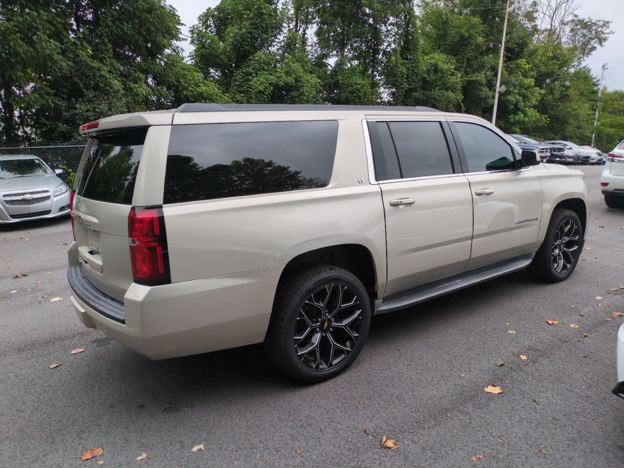 View vehicle photo 5