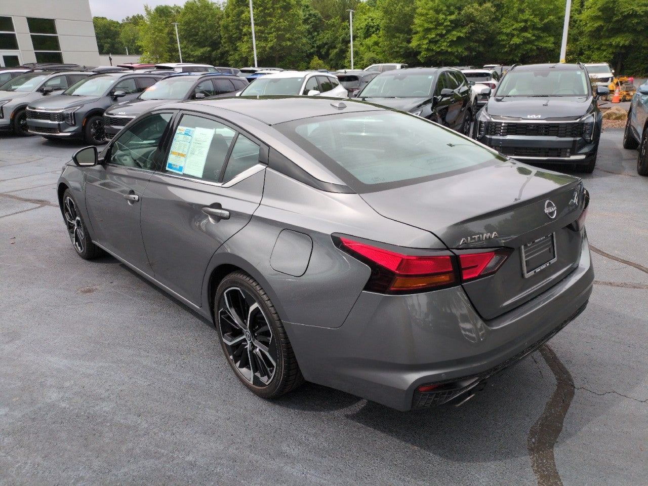 View vehicle photo 5