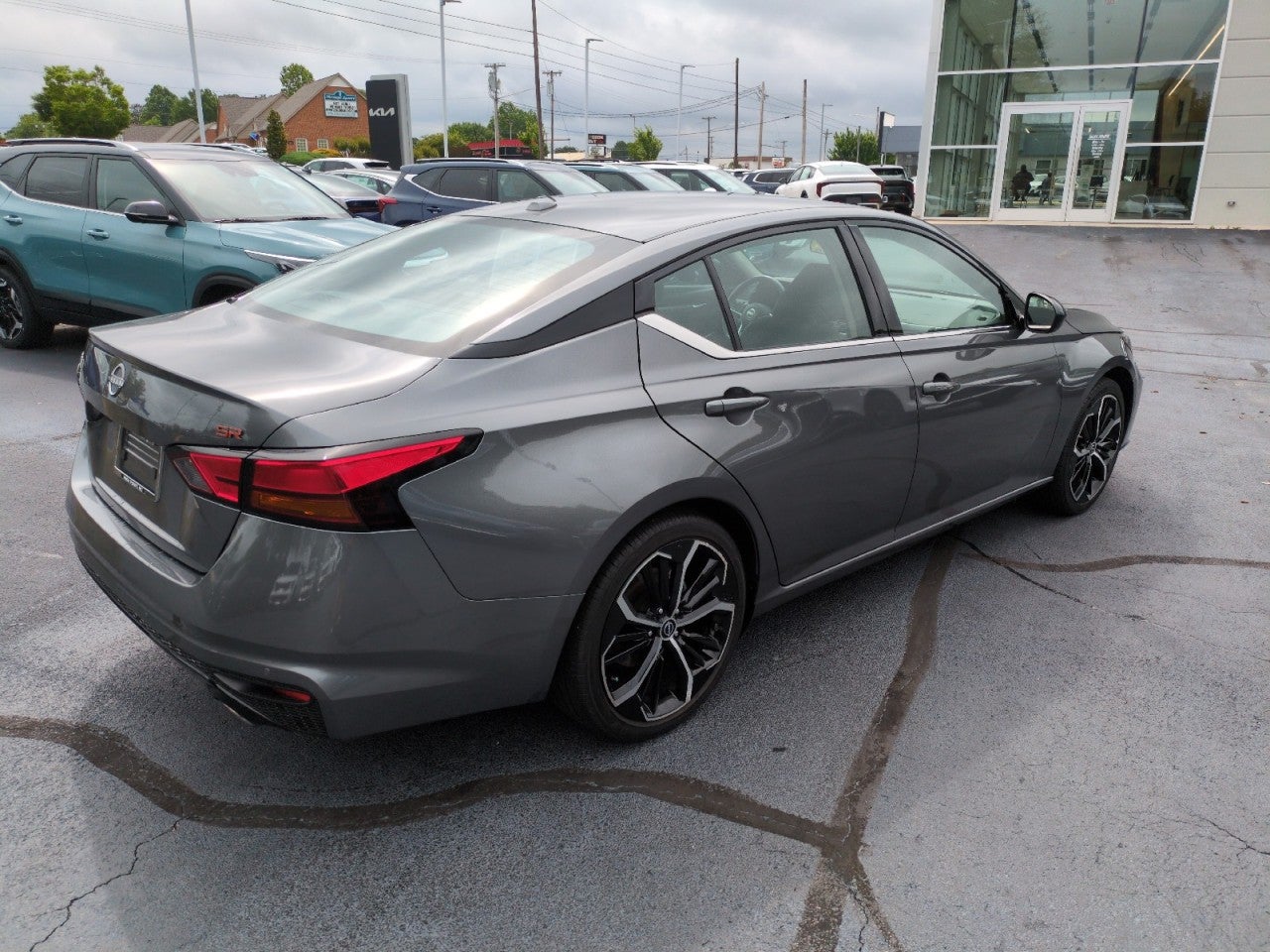 View vehicle photo 7
