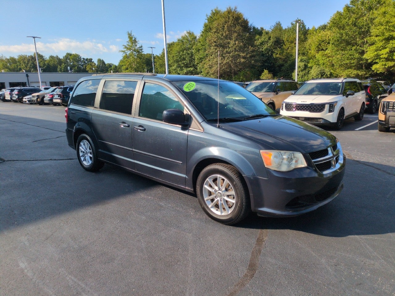  2013 Dodge Grand Caravan SXT FWD   