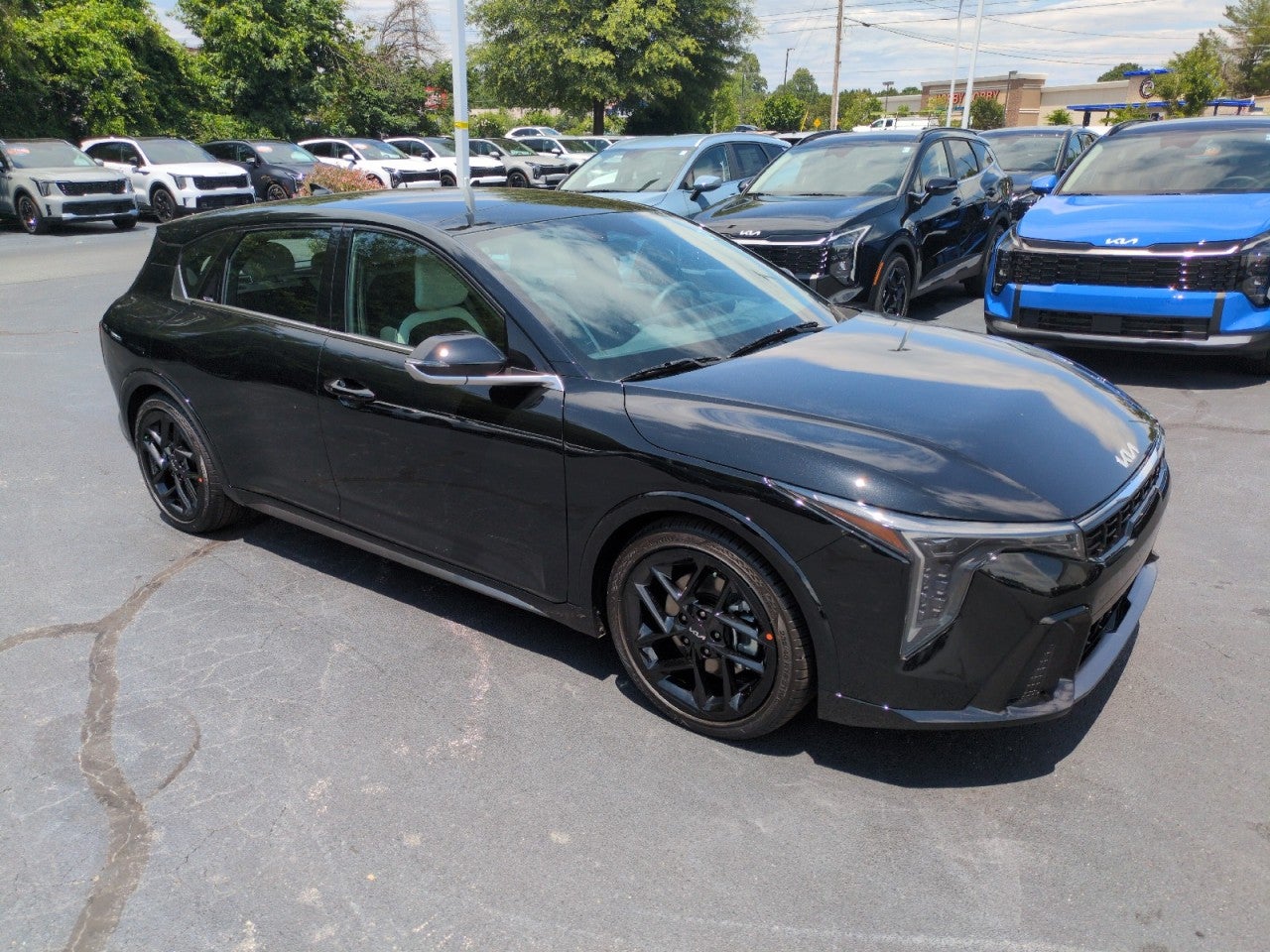 Black 2026 Kia K4 Hatchback Hatchback Front-Wheel Drive Automatic