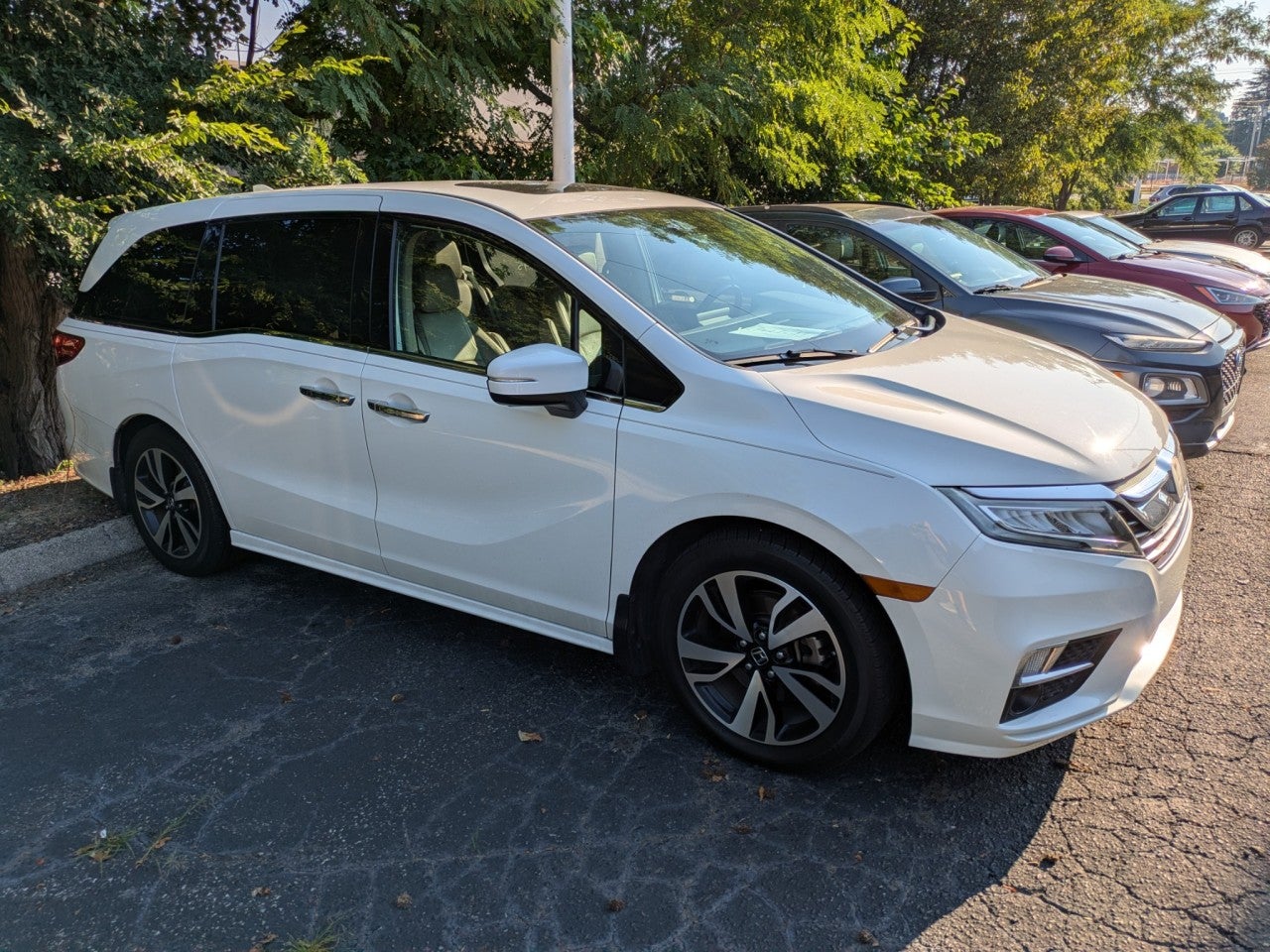 White Diamond Pearl 2019 Honda Odyssey Minivan Front-Wheel Drive Automatic