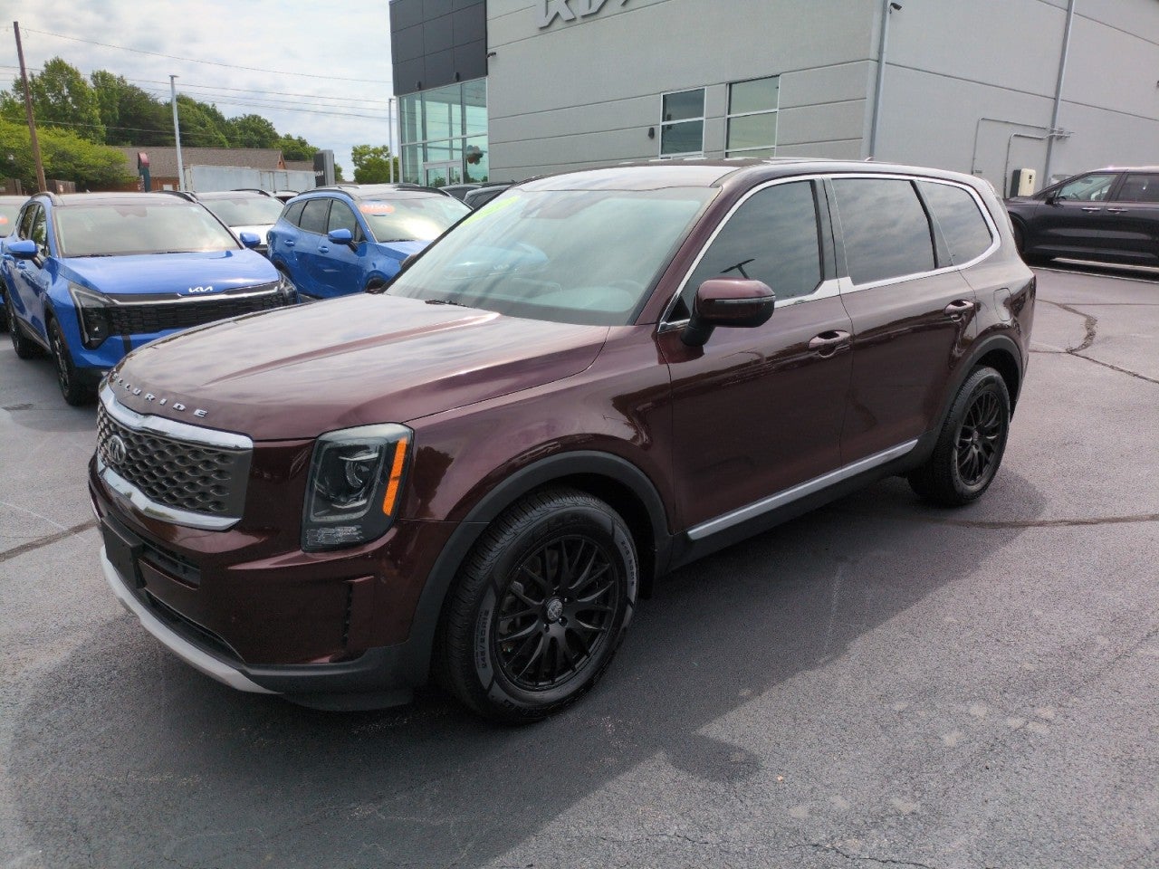 View vehicle photo 3