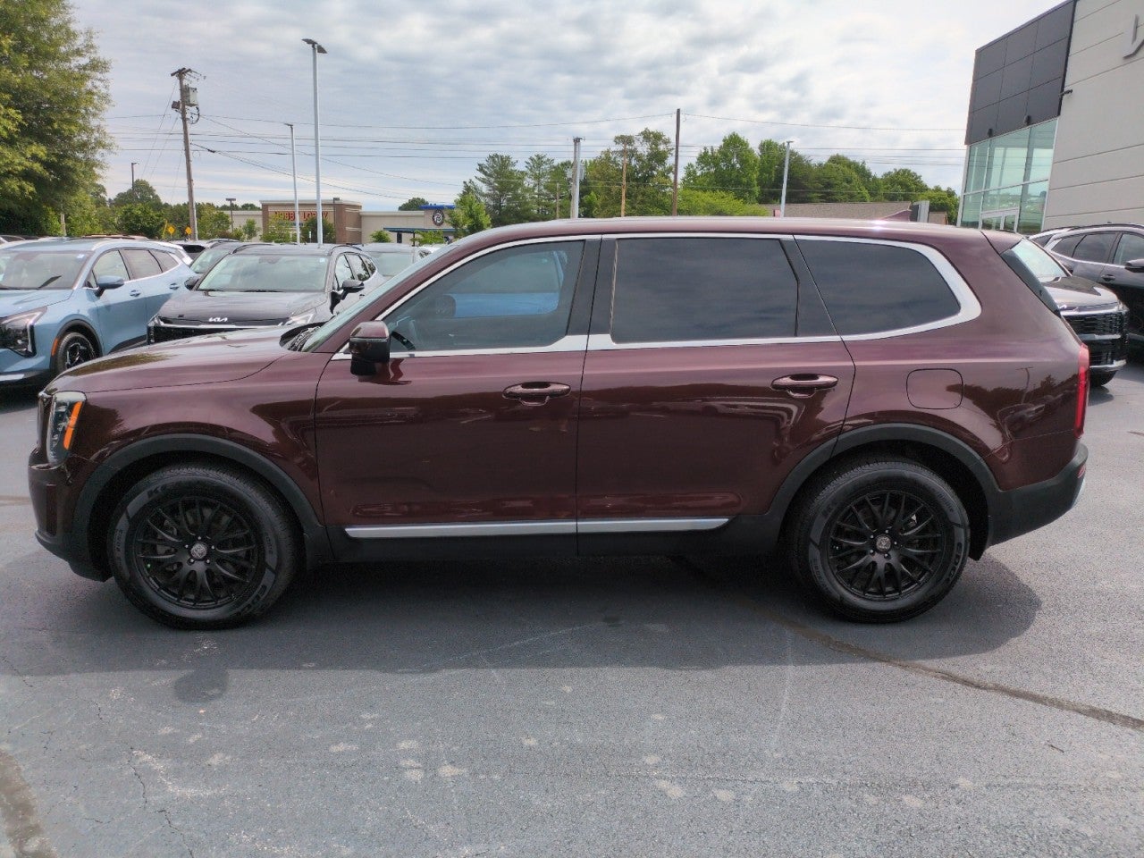 View vehicle photo 4