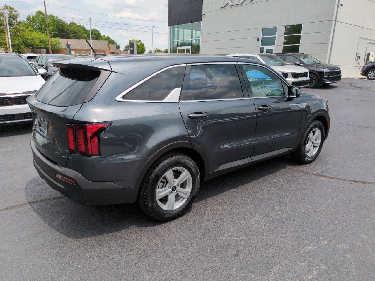 View vehicle photo 7