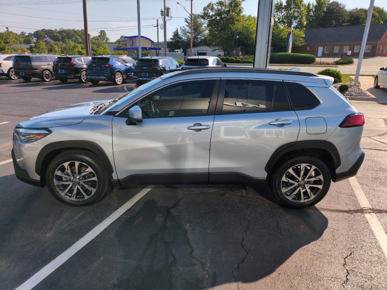 View vehicle photo 4