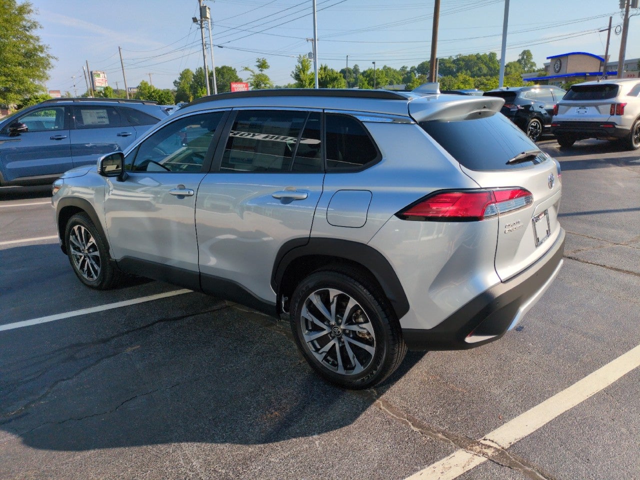 View vehicle photo 5