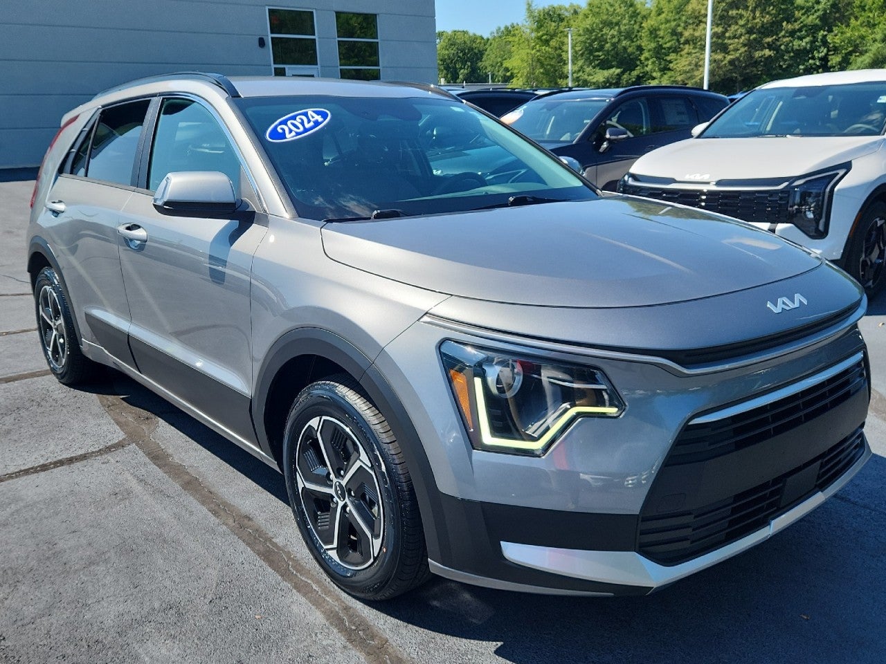 2024 Kia Niro EX FWD   