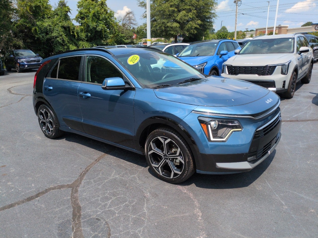  2023 Kia Niro EX FWD   