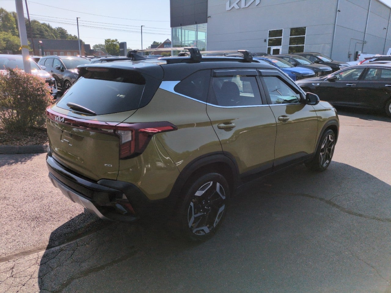 View vehicle photo 7