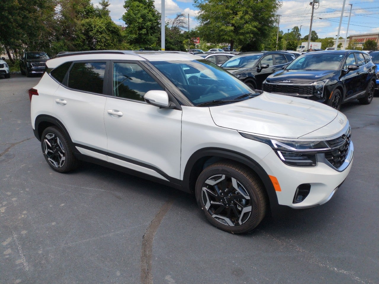 Snow White Pearl 2026 Kia Seltos SUV / Crossover All-Wheel Drive Automatic