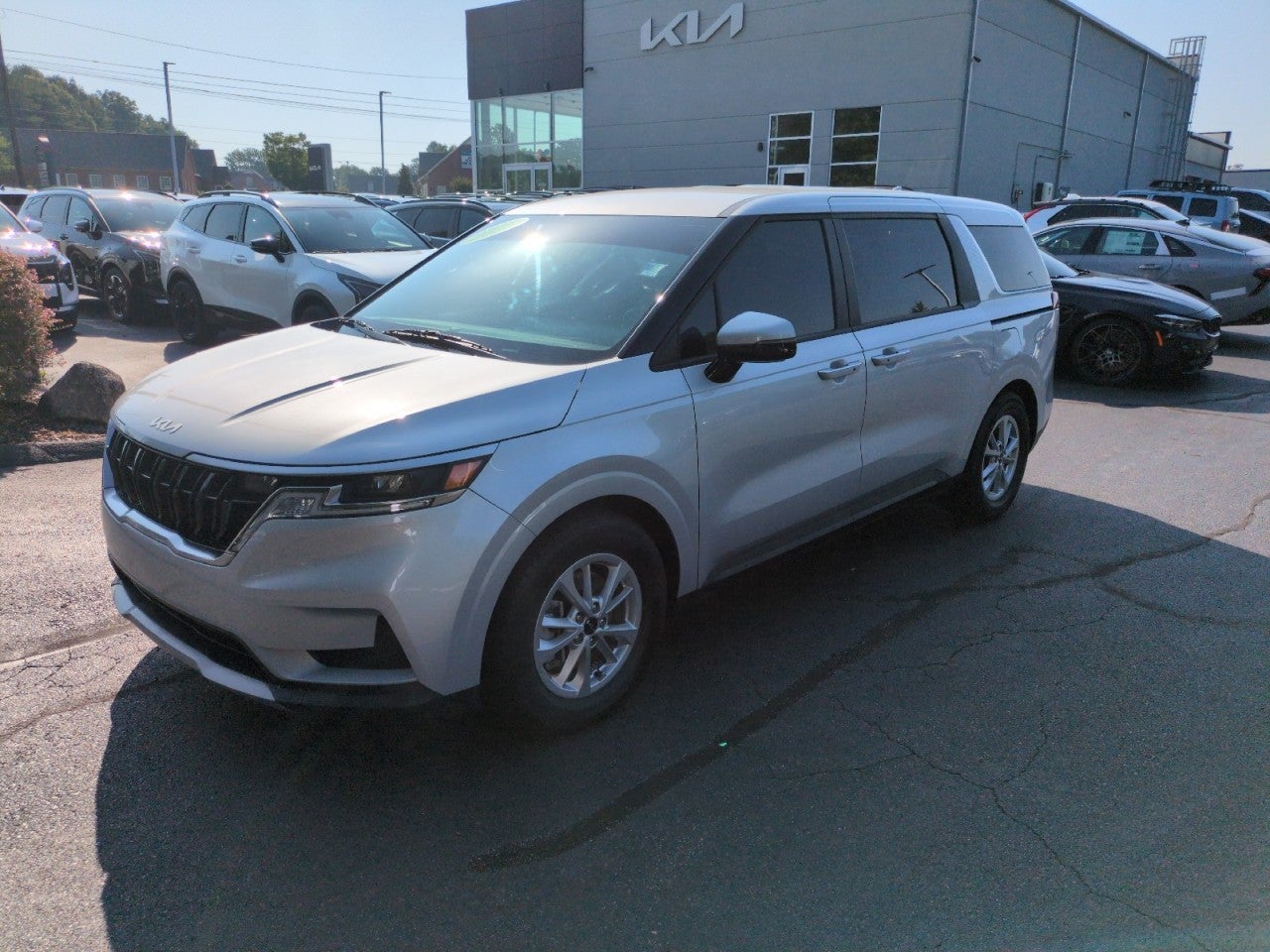 View vehicle photo 3