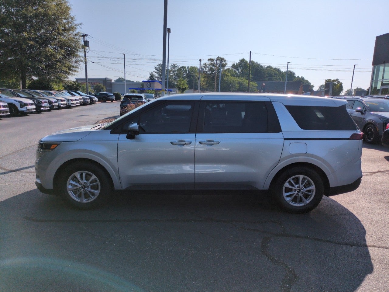 View vehicle photo 4
