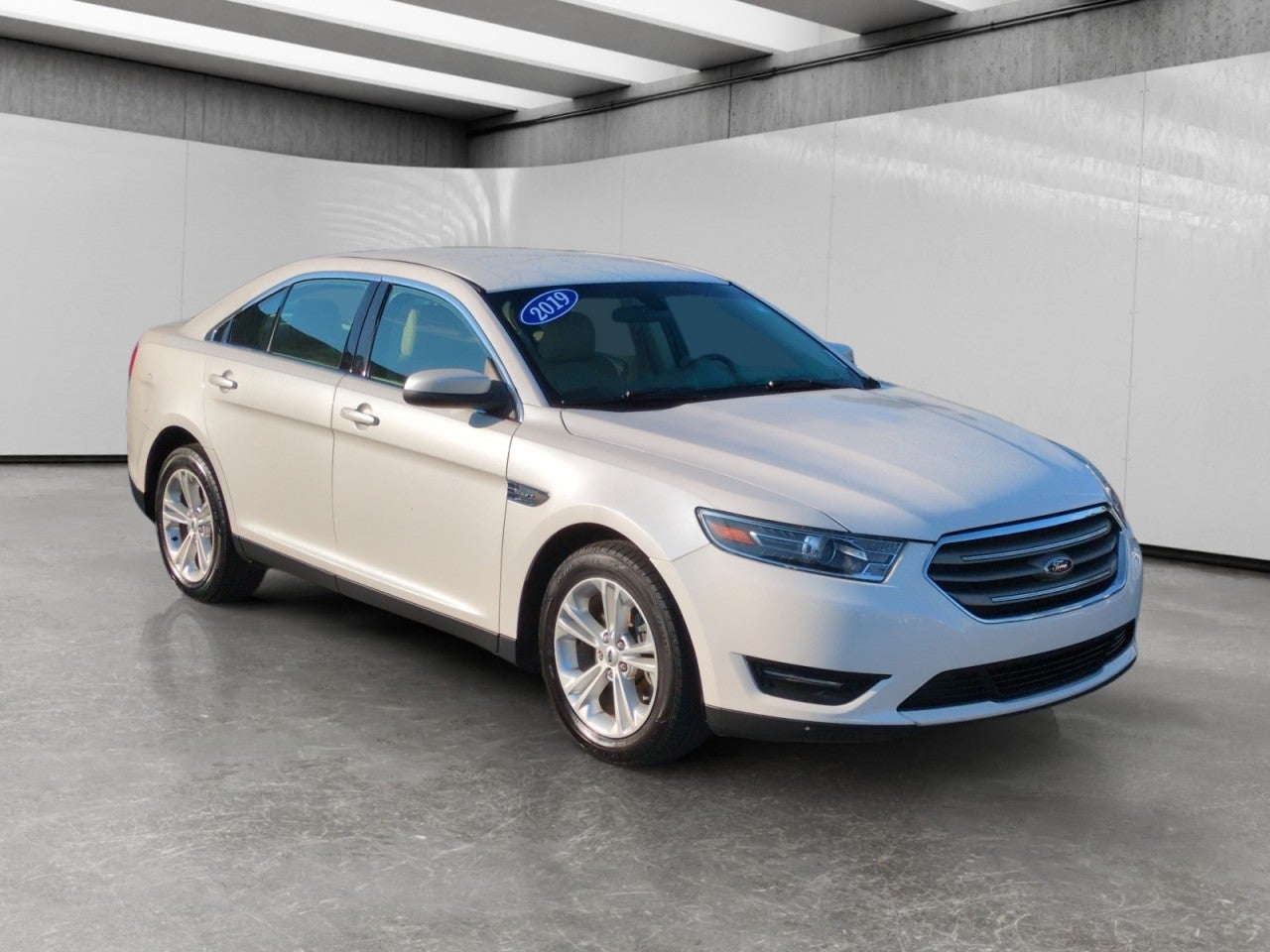 Oxford White 2019 Ford Taurus Sedan Front-Wheel Drive Automatic