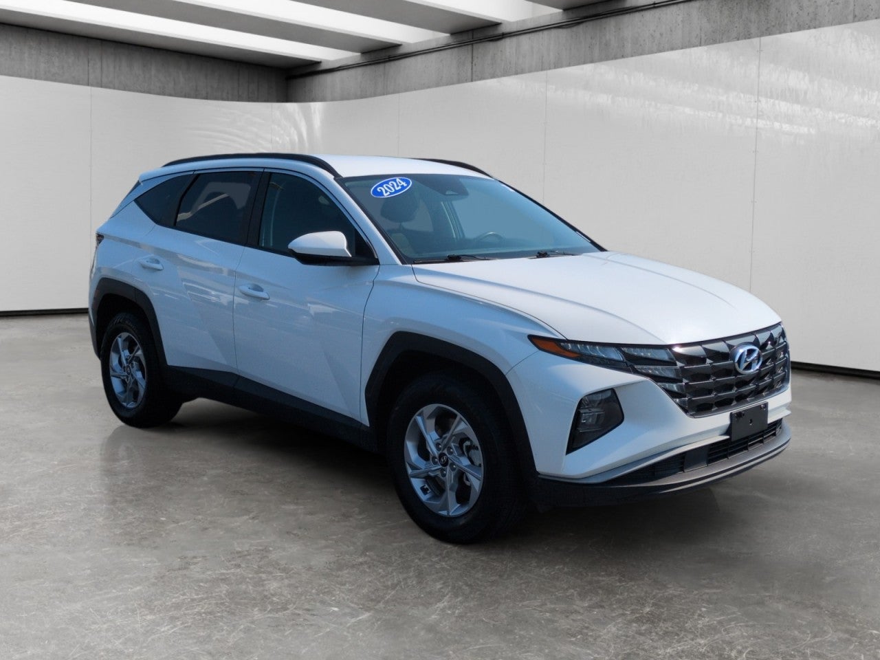 White 2024 Hyundai Tucson SUV / Crossover All-Wheel Drive Automatic