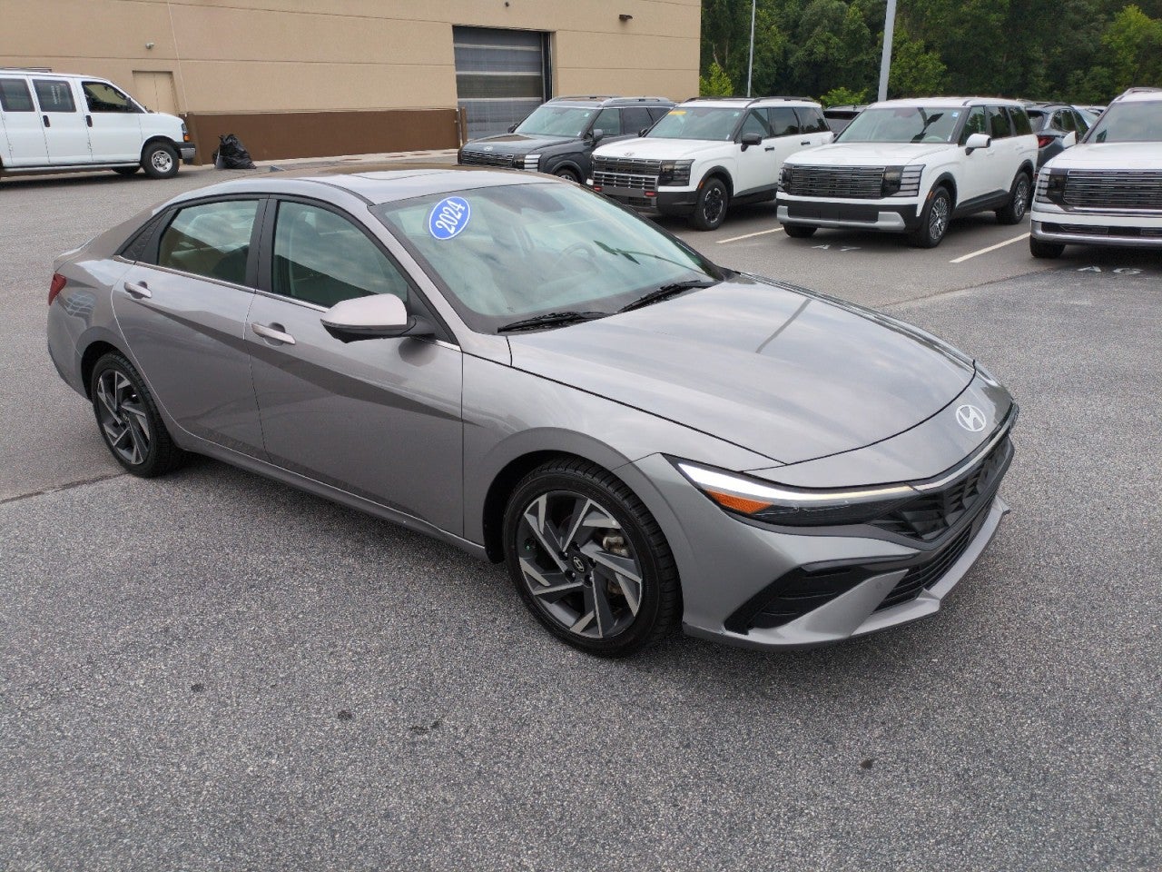 Gray Med 2024 Hyundai Elantra Sedan Front-Wheel Drive Automatic