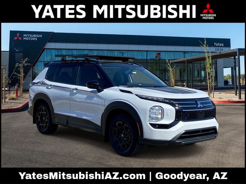 Diamond White 2026 Mitsubishi Outlander SUV / Crossover All-Wheel Drive Continuously Variable Transmission