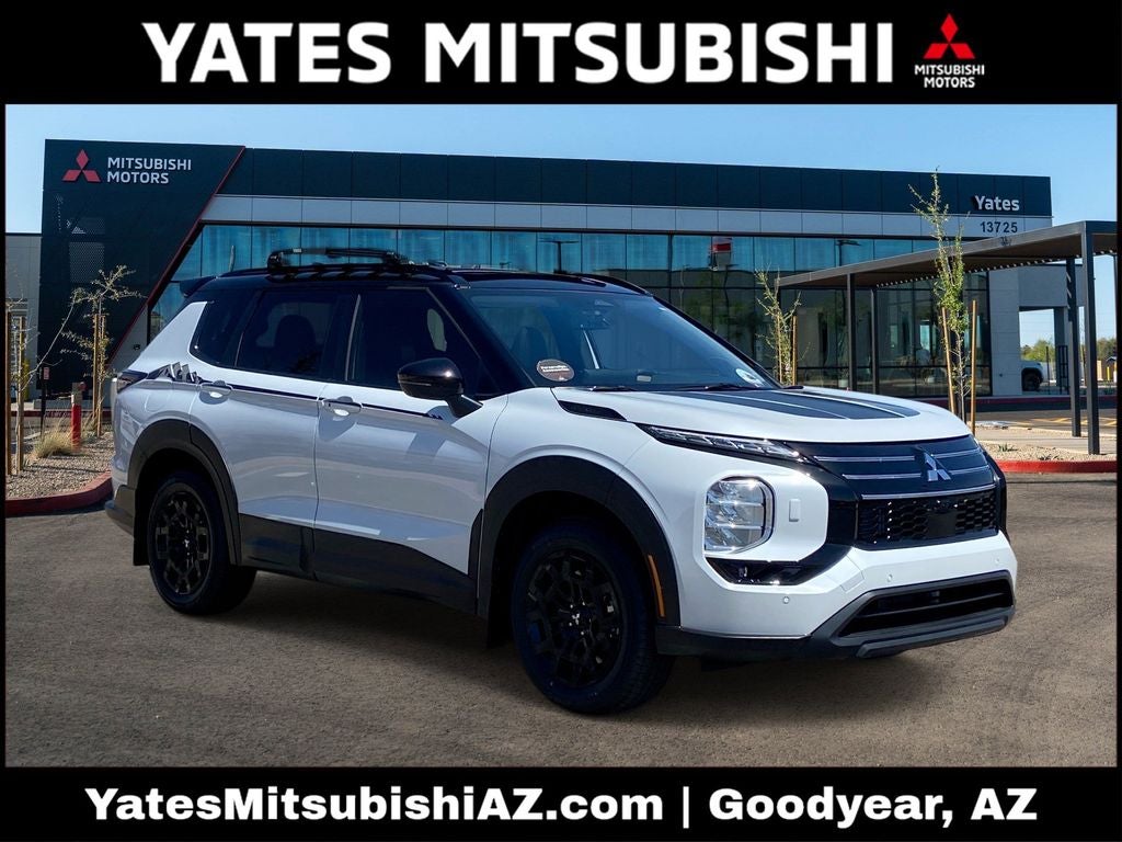 Diamond White 2026 Mitsubishi Outlander SUV / Crossover All-Wheel Drive Continuously Variable Transmission