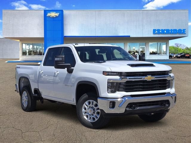 Summit White 2026 Chevrolet Silverado 2500HD Pickup Truck Four-Wheel Drive Automatic