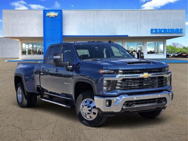 Lakeshore Blue Metallic 2026 Chevrolet Silverado 3500HD Pickup Truck Four-Wheel Drive Automatic