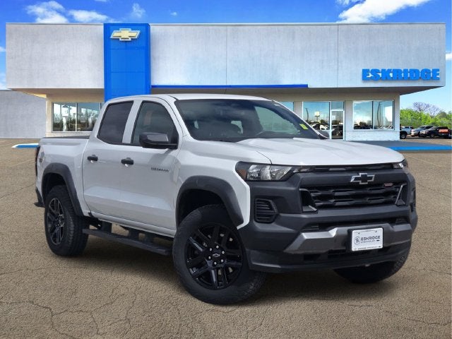 Summit White 2025 Chevrolet Colorado Pickup Truck Four-Wheel Drive Automatic