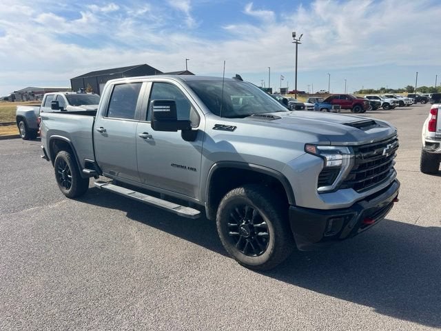 2025 Chevrolet Silverado 2500HD Gris (Sterling Gray Metallic) Camioneta Todo terreno Automática