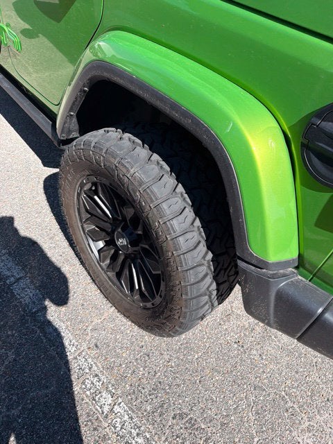 2026 Jeep Wrangler SAHARA Convertible Slide 9