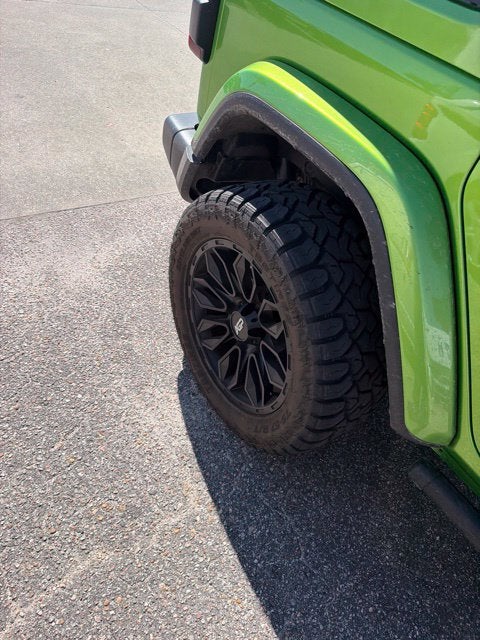 2026 Jeep Wrangler SAHARA Convertible Slide 4