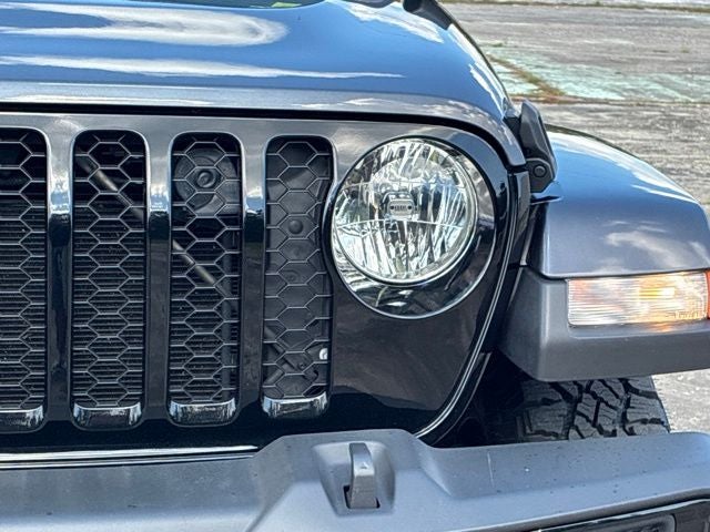 2023 Jeep Gladiator WILLYS Crew Cab Pickup Slide 8