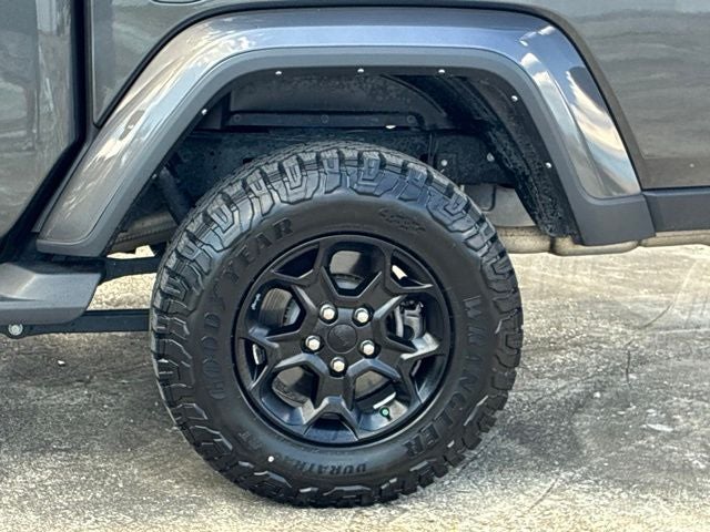 2023 Jeep Gladiator WILLYS Crew Cab Pickup Slide 11