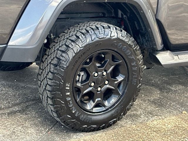2023 Jeep Gladiator WILLYS Crew Cab Pickup Slide 13