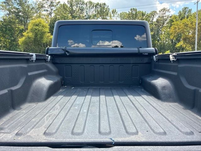 2023 Jeep Gladiator WILLYS Crew Cab Pickup Slide 16