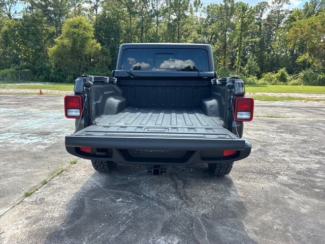 2023 Jeep Gladiator WILLYS Crew Cab Pickup Slide 17