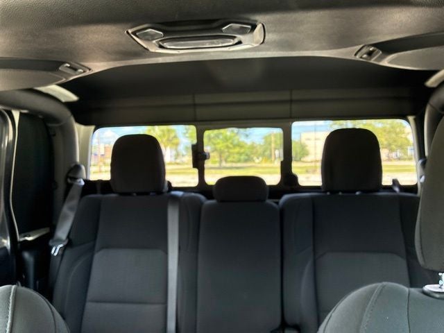 2023 Jeep Gladiator WILLYS Crew Cab Pickup Slide 31