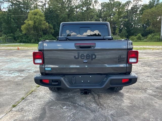 2023 Jeep Gladiator WILLYS Crew Cab Pickup Slide 2
