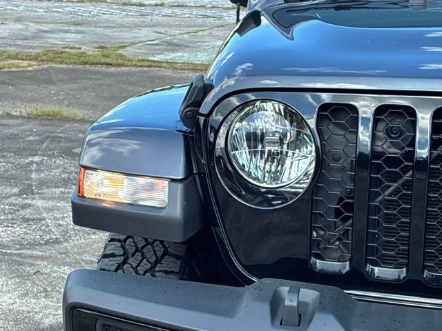 2023 Jeep Gladiator WILLYS Crew Cab Pickup Slide 8