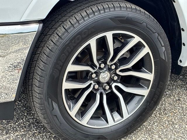 2025 RAM 1500 LIMITED Crew Cab Pickup Slide 9