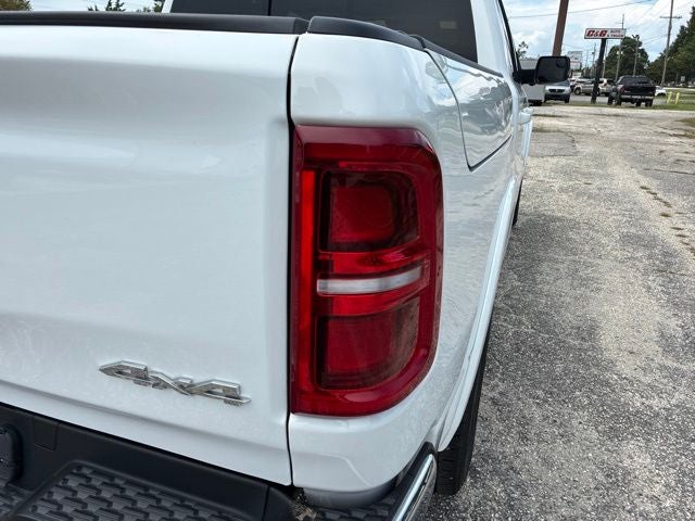 2025 RAM 1500 LIMITED Crew Cab Pickup Slide 15