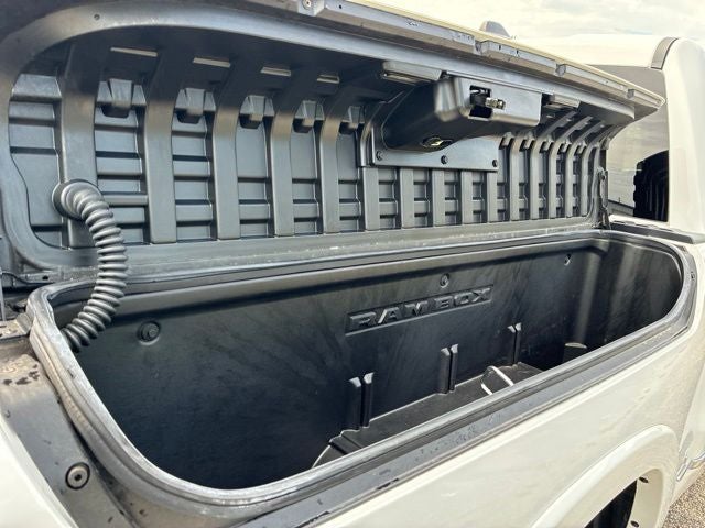 2025 RAM 1500 LIMITED Crew Cab Pickup Slide 16