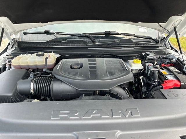 2025 RAM 1500 LIMITED Crew Cab Pickup Slide 21