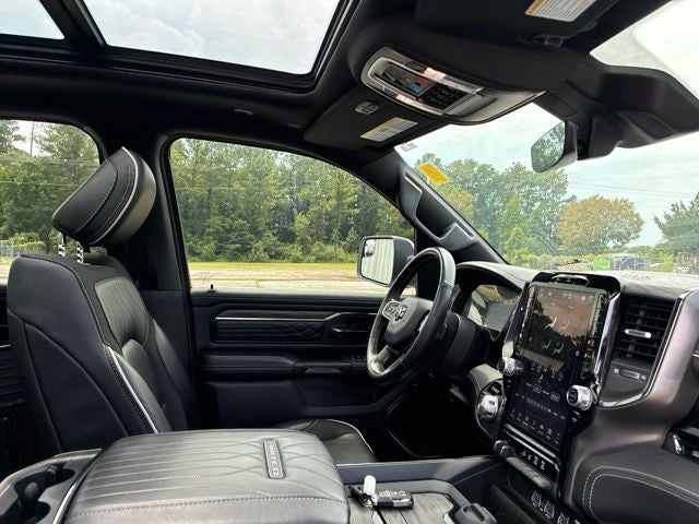 2025 RAM 1500 LIMITED Crew Cab Pickup Slide 25