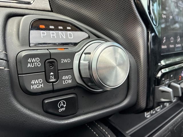 2025 RAM 1500 LIMITED Crew Cab Pickup Slide 33