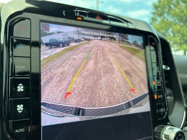2025 RAM 1500 LIMITED Crew Cab Pickup Slide 33