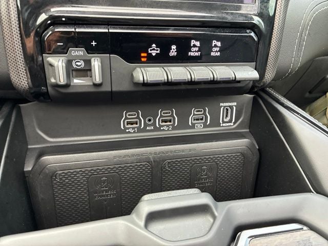 2025 RAM 1500 LIMITED Crew Cab Pickup Slide 34