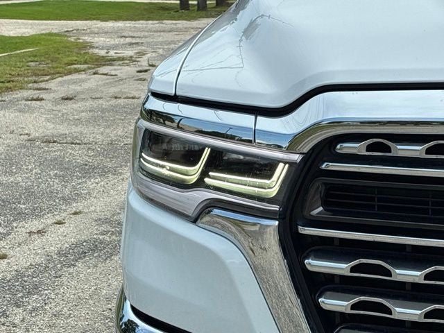 2025 RAM 1500 LIMITED Crew Cab Pickup Slide 7