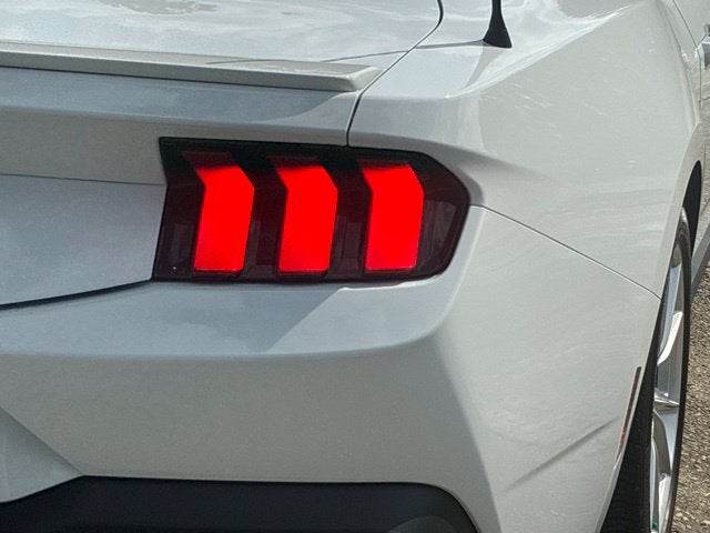 2025 Ford Mustang GT PREMIUM Convertible Slide 12