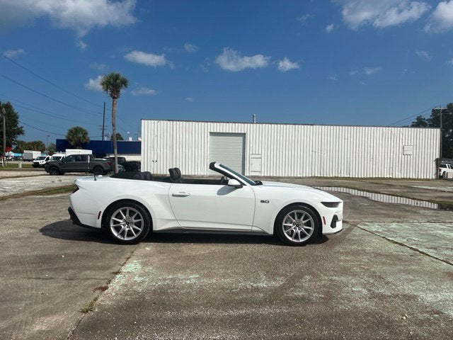 2025 Ford Mustang GT PREMIUM Convertible Slide 0