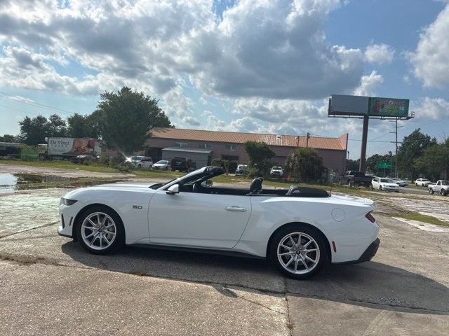 2025 Ford Mustang GT PREMIUM Convertible Slide 5