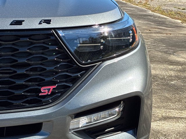 2023 Ford Explorer ST SUV Slide 8