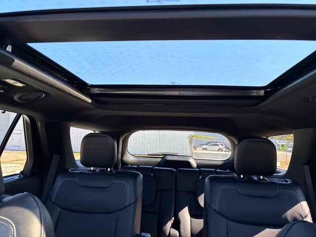 2023 Ford Explorer ST SUV Slide 32